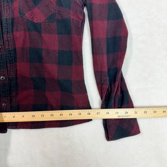 TNA Aritzia Women's S Classic Fit Red & Black Plaid Flannel Shirt Button Down - Picture 6 of 10